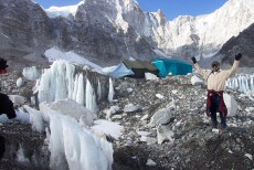 Everest trekking